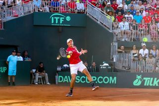 Divočina v Davis Cupu! Žádný respekt, neúcta. Tenista zamířil rovnou do nemocnice - Sport.cz