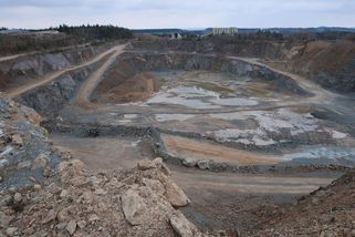 Místo lesa dvacetihektarová díra. Obce na Tachovsku brojí proti lomu za humny - Novinky