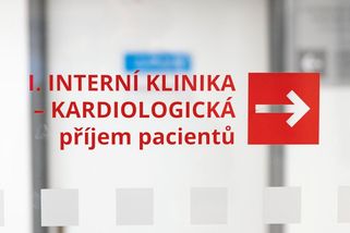 Podezřelé operace s defibrilátory: Nemocnice to ví rok, před policií mlčela - Seznam Zprávy