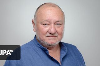 Do televizní rady chce zpátky Karmazín, do rozhlasové Jandák. Hlásí se i Janina z Londýna