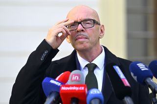 ŽIVĚ: Umělci čekají v divadle na ministra kultury...