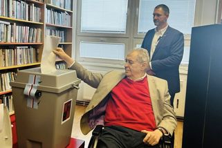 Snad to neskončí vytvořením koalice ANO a Starostů, prorokoval Zeman - Novinky