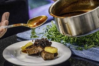 prahain.cz/byznys/nevydrzeli-ani-tri-mesice-podnikatel-popisuje-strastiplne-hledani-kuchare-26031.html