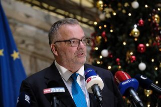 Nový ministr dopravy chce zrušit zvýhodnění elektromobilů