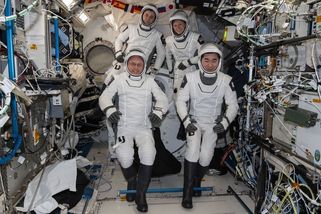 Od ISS se na Zemi předčasně vrací loď kvůli zdravotnímu stavu astronauta - Novinky
