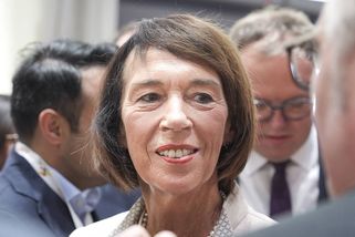 Manželka německého kancléře spadla z kola - Novinky