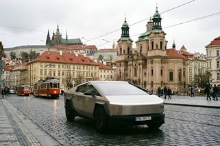 Po Brně a Praze se budou projíždět samořiditelné Tesly. Svézt se v nich můžete i vy