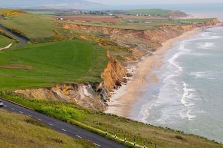 Kupte jen za 139 tisíc, nabízejí v Británii rekreační dům stojící na okraji erodujícího útesu - Novinky