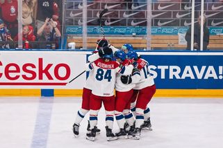 Tři rány v jeden den. České hokejisty kosí zranění před olympiádou - Médium.cz