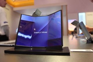 CES 2026: Vyzkoušeli jsme nejdražší mobil od Samsungu. Displej ohne hned dvakrát - Novinky