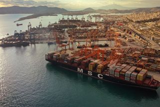 Trump do souboje s Čínou zatahuje Řecko. Chce tam nový přístav - Novinky