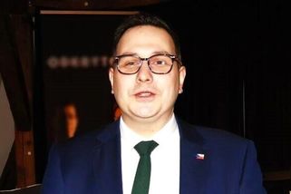 Cestuji metrem. Lipavský zveřejnil fotku z MHD a spustil tím názorovou bouři