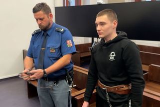 Muže kopal do hlavy a bodal nožem. Za brutální útok dostal mladíček z Ukrajiny tři roky - Novinky