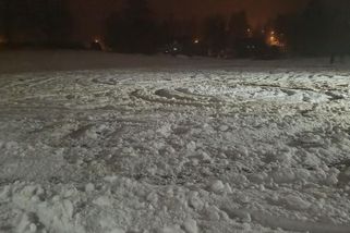 Chtěl se trochu pobavit. Mladík driftováním poničil tratě v Jizerských horách - Novinky