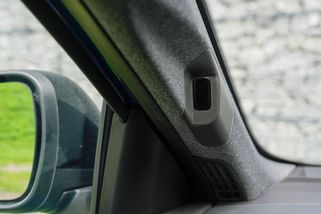 Sledování řidičů i brzdění před chodci. Auta se letos povinně naučí další novinky - Novinky