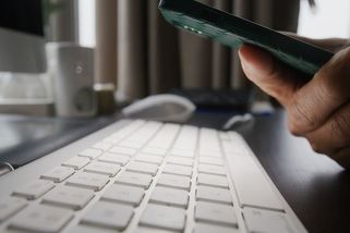 Pět obětí za devět dní: Podvody přes WhatsApp na Zlínsku sázejí na důvěru k rodině