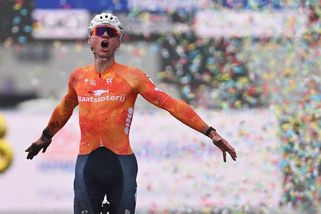 Van der Poel po osmém cyklokrosovém titulu naznačil, že přednost dostane silnice - Sport.cz