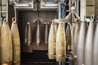 Česká muniční iniciativa potřebuje další financování, uvedl zdroj z NATO - Seznam Zprávy