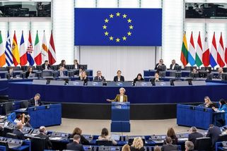 Europoslanci podpořili dvoubiliónovou půjčku pro Ukrajinu, ČR za ni ručit nebude - Novinky