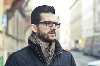 Pavel (34): Děda mi kromě dědictví zanechal i podivnou schránku. Bylo v ní rodinné tajemství, které raději mělo zůstat zapomenuto – Lifee.cz