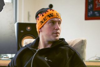 Brněnský Maniak točí album v přímém přenosu. Bez přípravy a bez rezervy