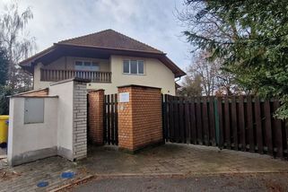 A nechtějí tam ty vozíčkáře a nechtějí. Radnice Modřic proti centru tvrdě bojuje, většině obyvatel přitom nevadí - Novinky