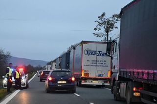 railtarget.cz/osobni-doprava/kamiony-kanibalizuji-evropu-mytne-za-hubicku-jim-dala-politika-zeleznice-v-boji-o-preziti-11807.html