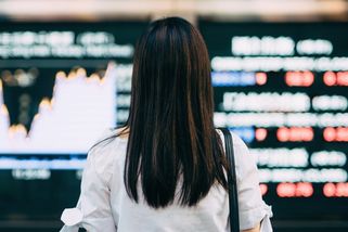 Když Evropa poráží Ameriku v její vlastní hře. Vývoj akcií letos šokuje