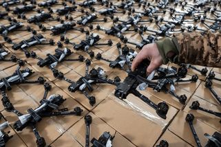 Rusové a Ukrajinci nakupují díly u stejných čínských dodavatelů. Ti se snaží, aby se nepotkali - Novinky