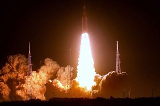 Trump se chce vrátit na Měsíc a vybudovat na něm trvalou základnu - Novinky