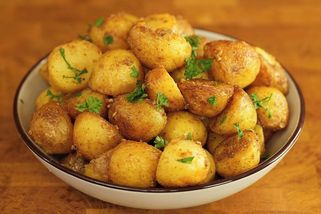 Pikantní česnekové brambory, na kterých si vytvoříte závislost | Vaříme s Kubíčkem