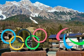 Kvůli olympiádě vyhodili malého chlapce z autobusu. Domů šel šest kilometrů ve sněhu