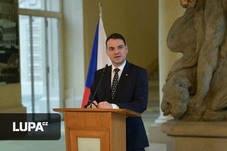 Šéfredaktoři kritizují ministerstvo zahraničí za selektivní přístup k médiím