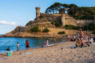 Španělsko chystá striktní zákaz kouření. Dotkne se nejen pláží - Novinky