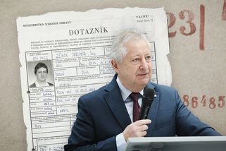 Vyznamenání od pionýrů i focení. Tak se Zůna chystal na práci v totalitní rozvědce