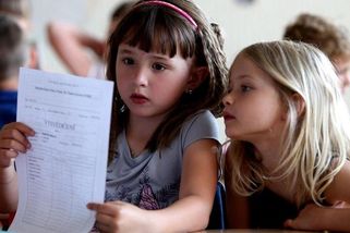 Zastavme pololetní šílenství. Smršť velkých písemek ubližuje všem, apeluje ředitelka základní školy
