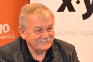 Fanoušek Bohemians Karel Šíp napsal text k hymně fotbalové Sparty. Zaplaceno od majitele nedostal - Médium.cz