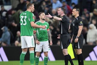 Katastrofa bez VAR! Anglické legendy po duelu FA Cupu cupují rozhodčí - Sport.cz