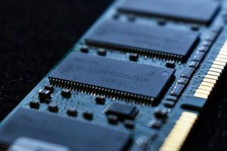 Nejhůř teprve bude. Na skladech docházejí zásoby ramek, varují výrobci