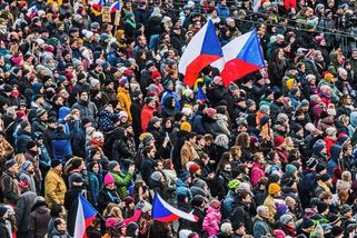 Lidé po celém Česku vyjadřují podporu prezidentovi. V Brně se sešly tisíce lidí - Seznam Zprávy
