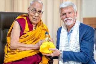 Čína škrtá veškeré kontakty s prezidentem Pavlem. Popudila ji návštěva dalajlamy