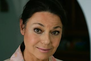 Dr. Eva ze seriálu Sanitka (Eva Hudečková) sekla s herectvím, protože režimu se nelíbil její svetr - Médium.cz