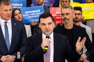 Tlačí na nás, ať z Přísahy přejdeme k Motoristům, stěžují si europoslanci - Seznam Zprávy