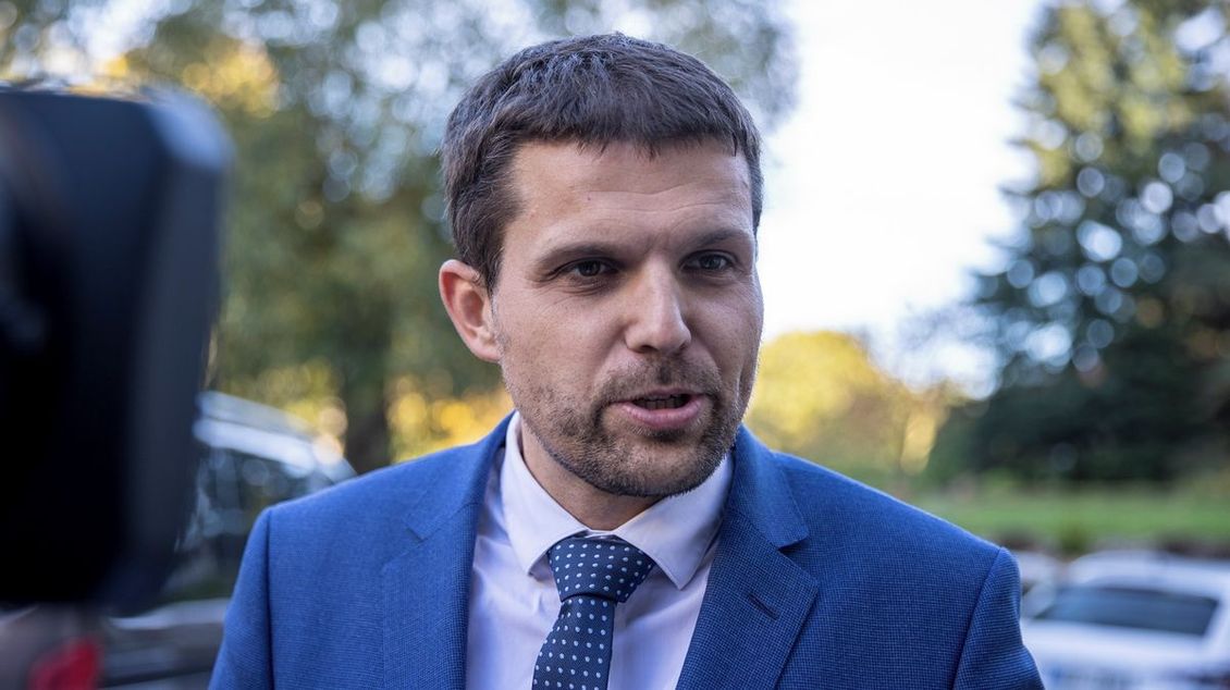 Hladík v možném střetu zájmů: hlasoval pro známého, od něhož koupili dům - Seznam Zprávy