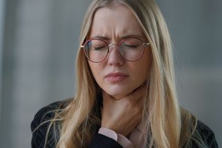 Lákem z okurek proti bolesti v krku? TikTokeři na metodu přísahají, lékař je skeptický