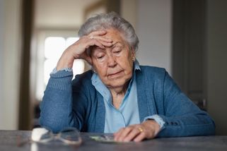 Vdovský a vdovecký důchod 2026: Minimální částka vzrostla asi o třetinu - Seznam Zprávy