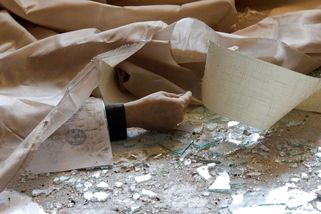 FOTO: Slzy v očích, nic nechápající děti a další kruté snímky ukrajinské reality - Novinky