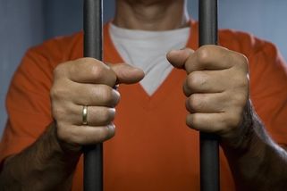 Stát stopl peníze na nápravné služby - Novinky