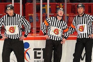 Čechy vyřadili ve čtvrtfinálové bitvě rozhodčí. Kanada byla hratelná - Médium.cz