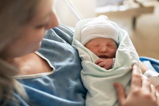 Tohle nečekaly ani pesimistické prognózy. Porodnost padá do stále hlubší propasti, potvrzuje unikátně velký balík dat z nemocnic